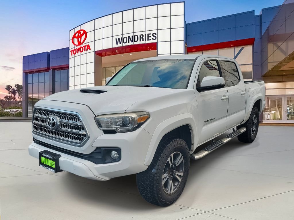 Used 2016 Toyota Tacoma TRD Sport w/ Towing Package image 2