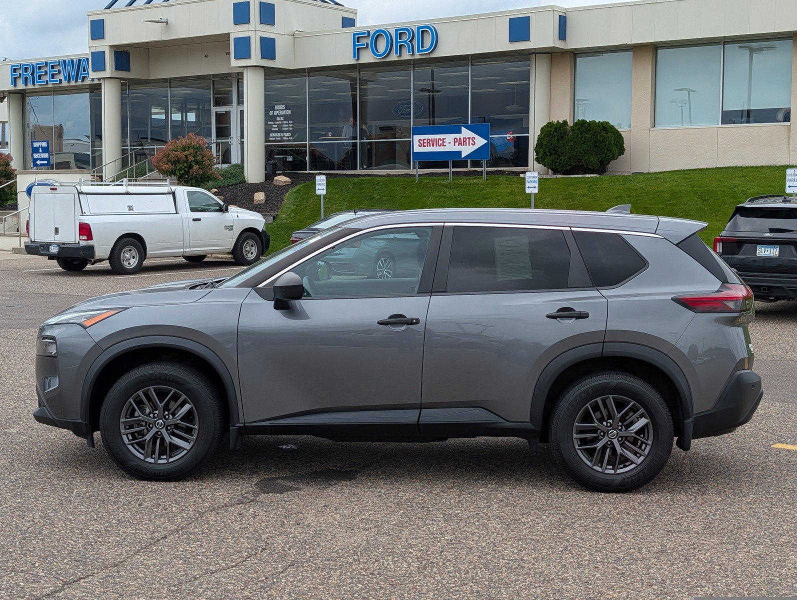 Used 2021 Nissan Rogue S AWD/4WD image 2