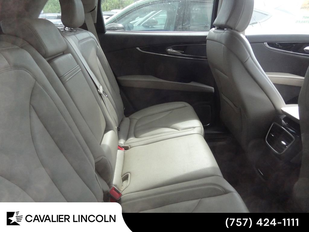 Used 2022 Lincoln Nautilus FWD w/ Premium Package image 10