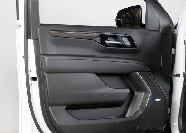 Used 2025 Chevrolet Tahoe LT w/ Comfort Package image 29