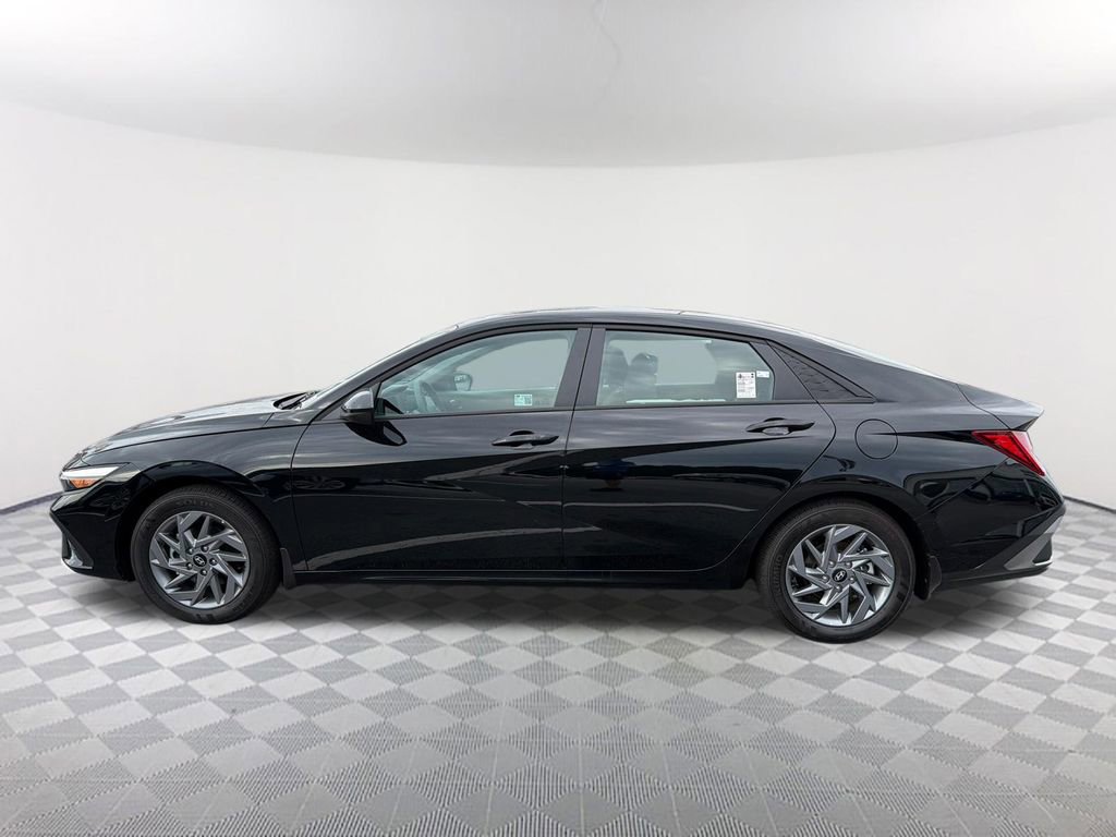 Used 2026 Hyundai Elantra Hybrid FWD image 8