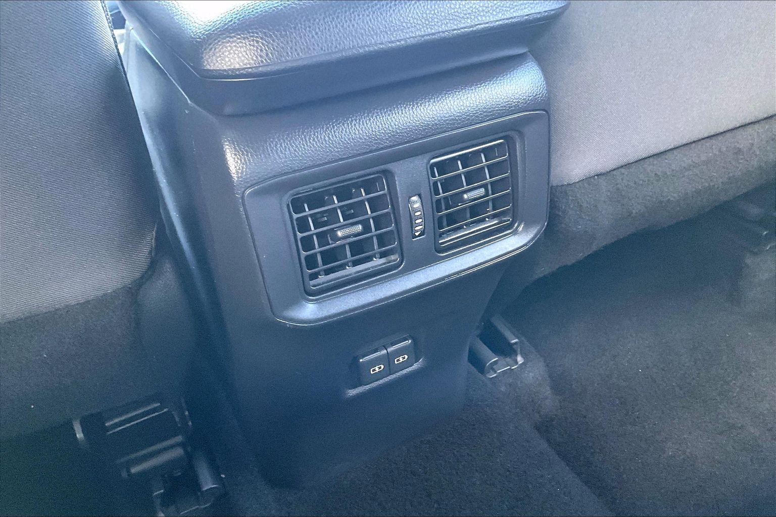 Used 2024 Toyota RAV4 XLE FWD image 32