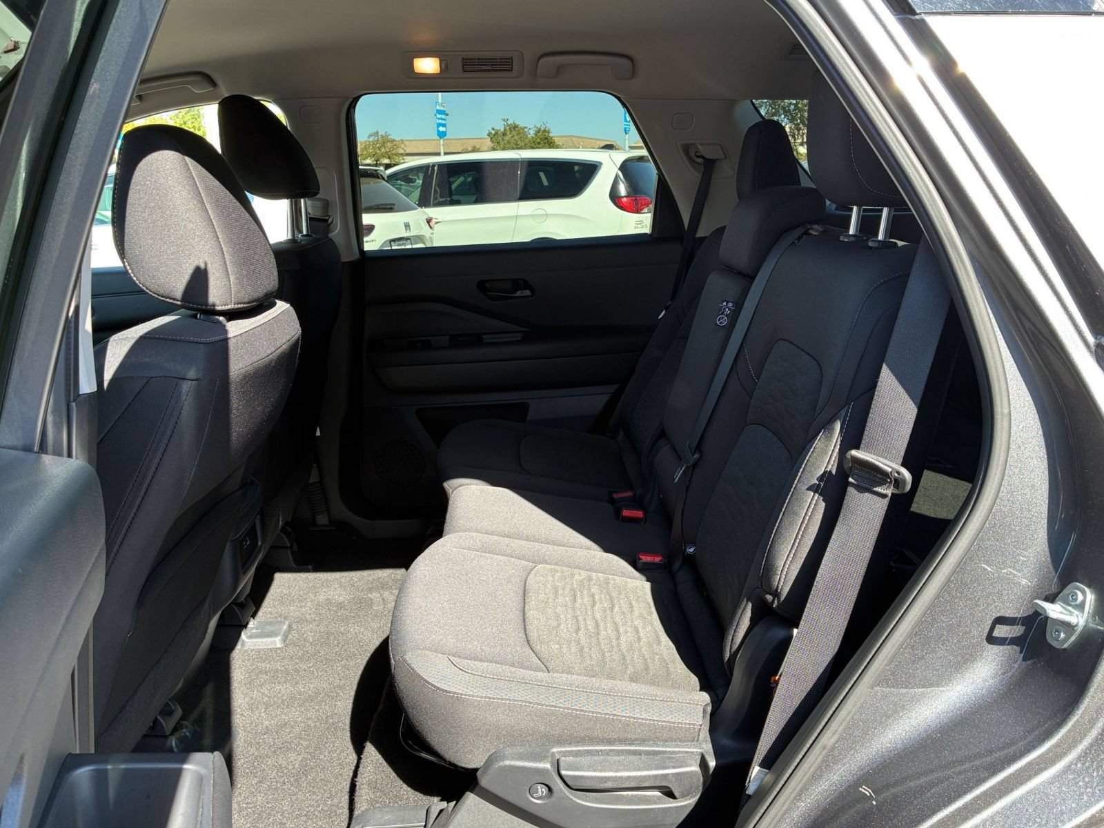 Used 2025 Nissan Pathfinder SV FWD image 9