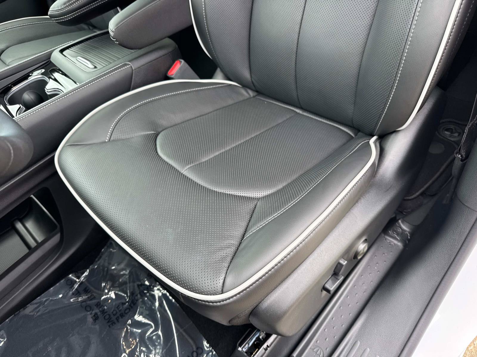 New 2027 Chrysler Pacifica Limited FWD image 19