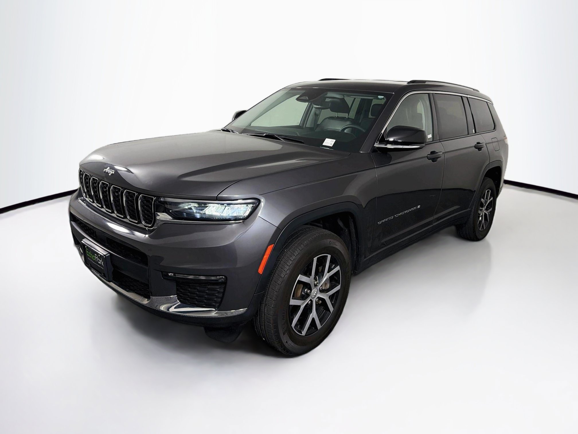 Used 2023 Jeep Grand Cherokee L Limited AWD/4WD image 3