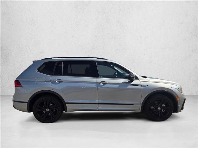 Certified 2023 Volkswagen Tiguan SE R-Line image 4