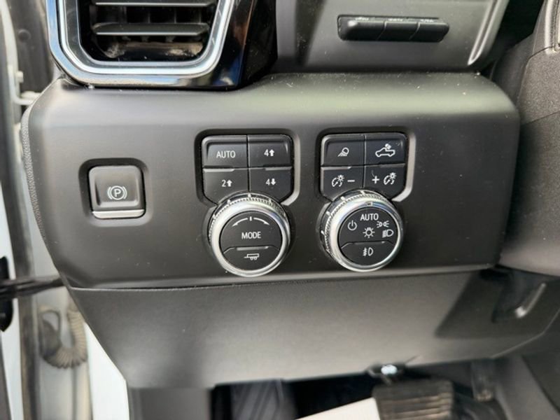 Used 2024 GMC Sierra 3500 Denali w/ Denali Reserve Package image 18