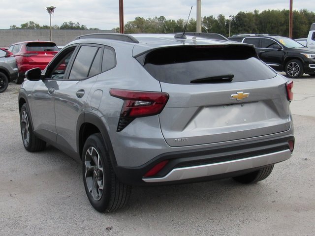Used 2024 Chevrolet Trax LT w/ Driver Confidence Package image 6