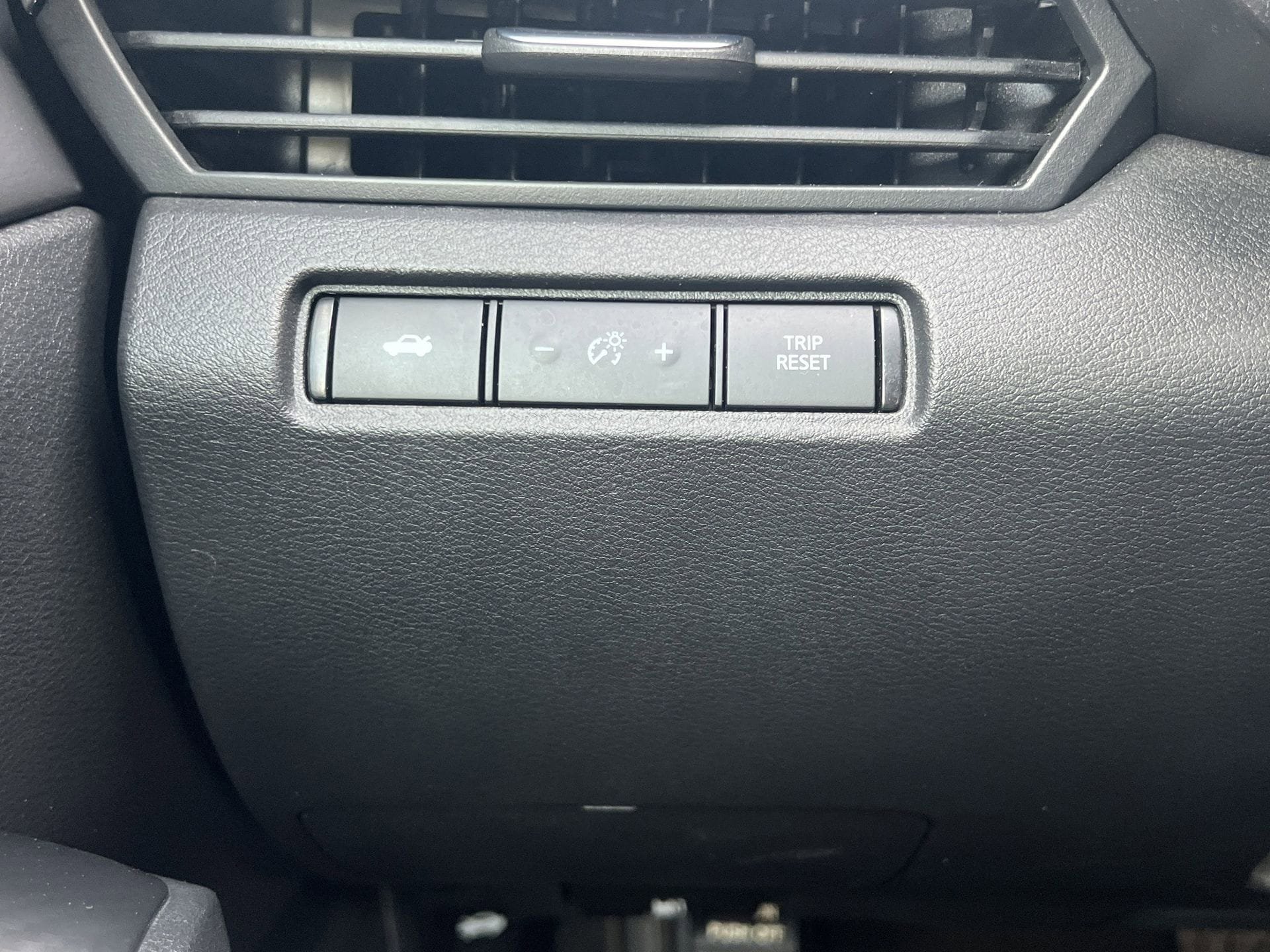 Used 2024 Nissan Altima 2.5 SV FWD image 13