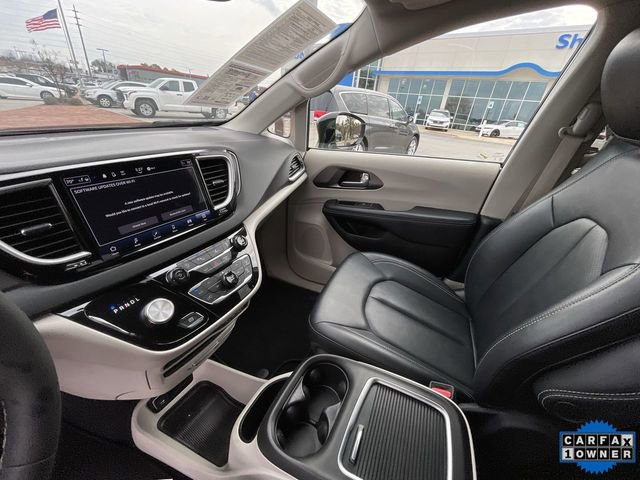Used 2024 Chrysler Pacifica Touring-L image 13