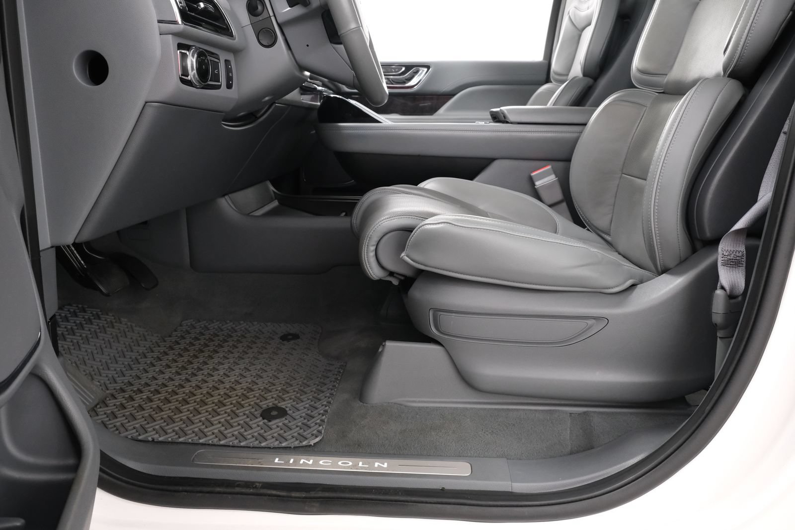Used 2018 Lincoln Navigator Reserve w/ Technology Package AWD/4WD image 31