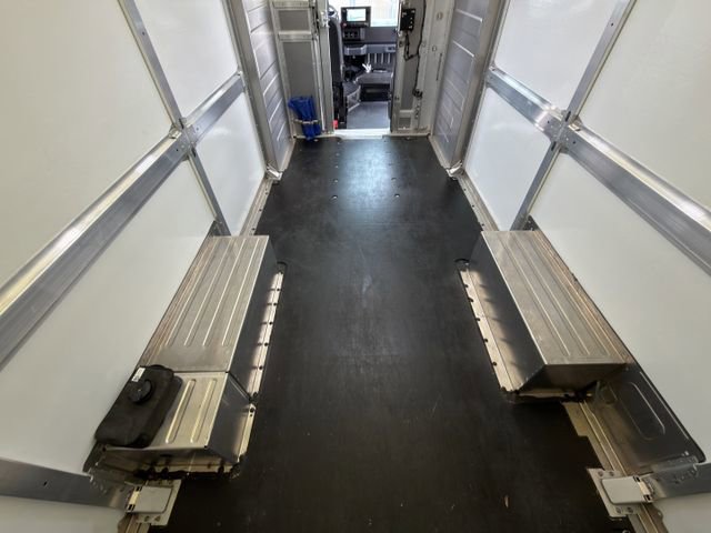 Used 2025 Chevrolet Brightdrop 600 w/ Power Door Package image 24