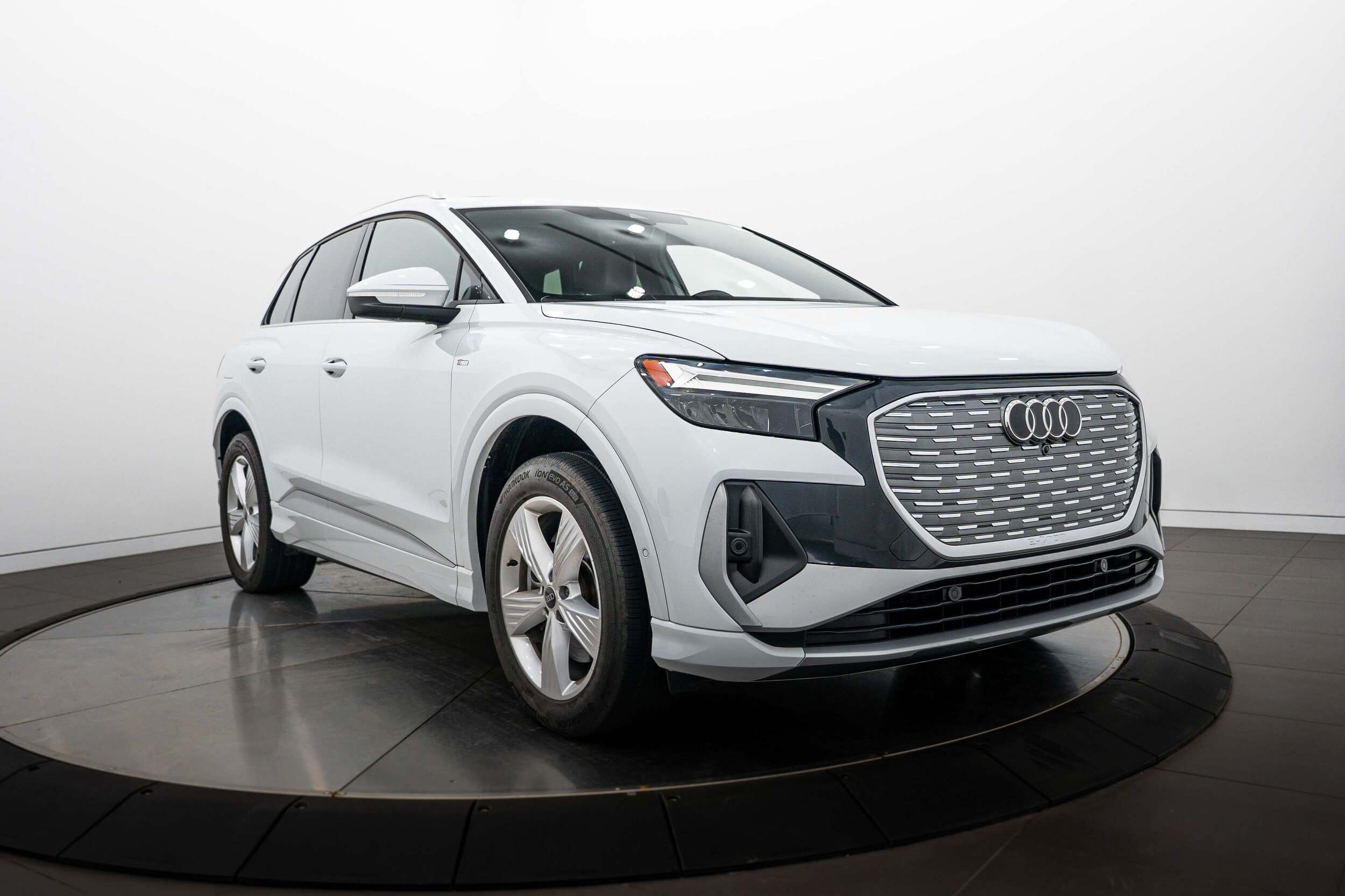 Certified 2023 Audi Q4 e-tron Premium Plus w/ Premium Plus AWD/4WD image 2