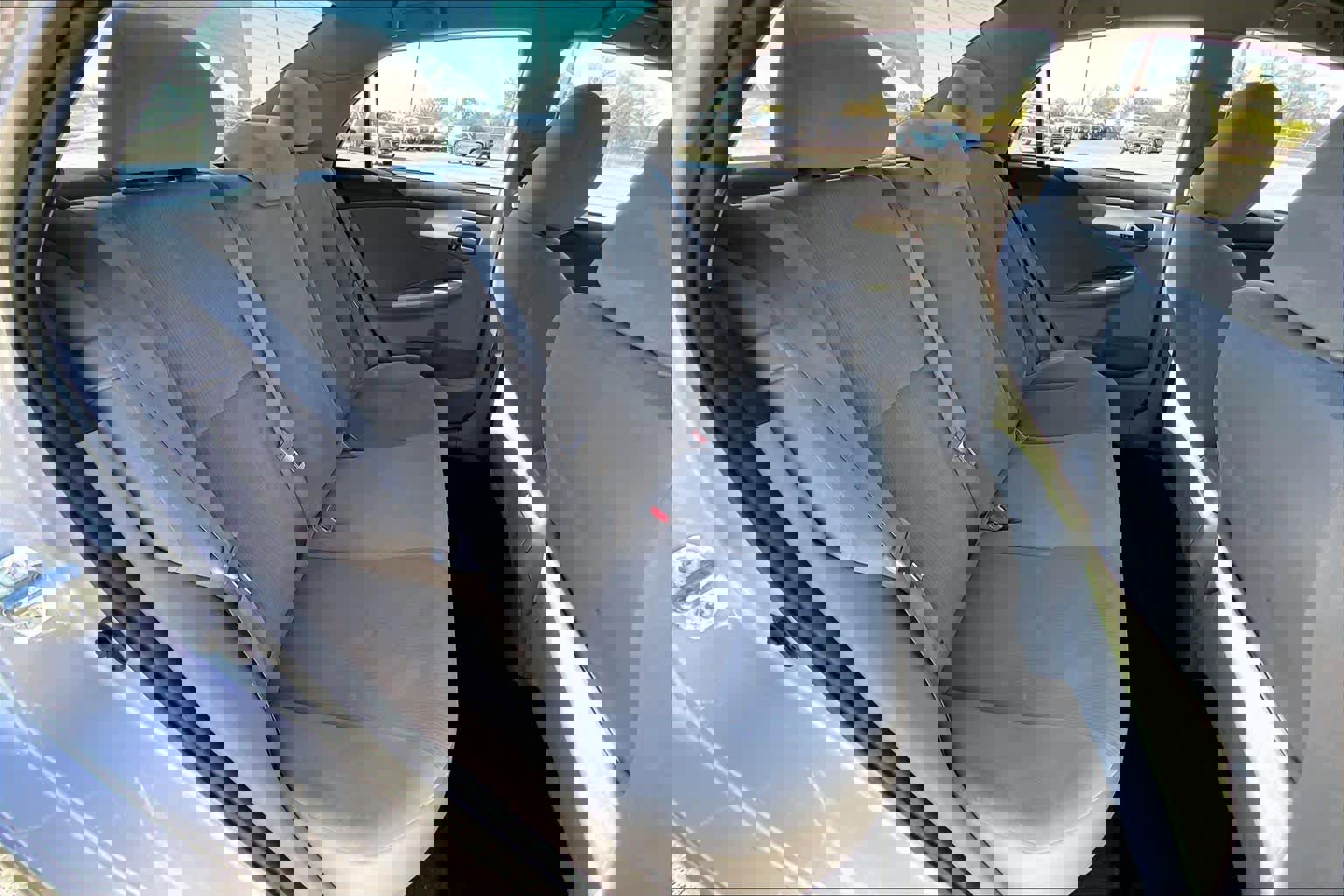 Used 2013 Toyota Corolla LE image 19