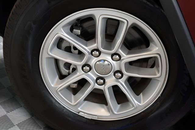 Used 2019 Jeep Grand Cherokee Laredo image 14