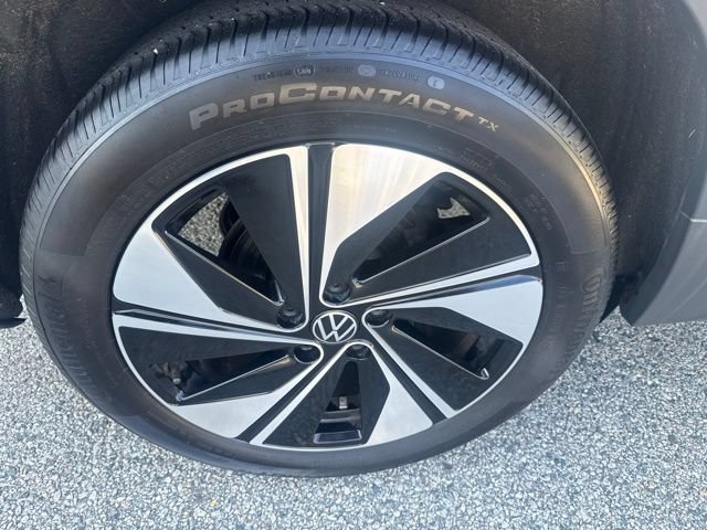 Certified 2023 Volkswagen Taos SE w/ Panoramic Sunroof Package AWD/4WD image 12