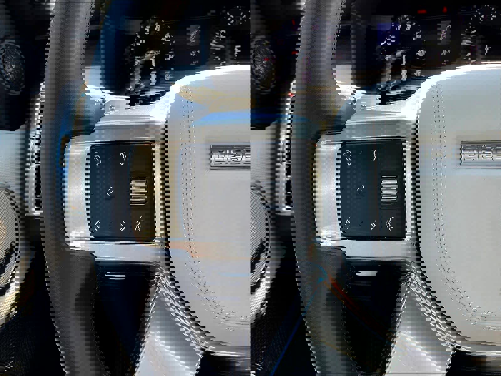 Used 2023 Land Rover Discovery HSE R-Dynamic AWD/4WD image 20