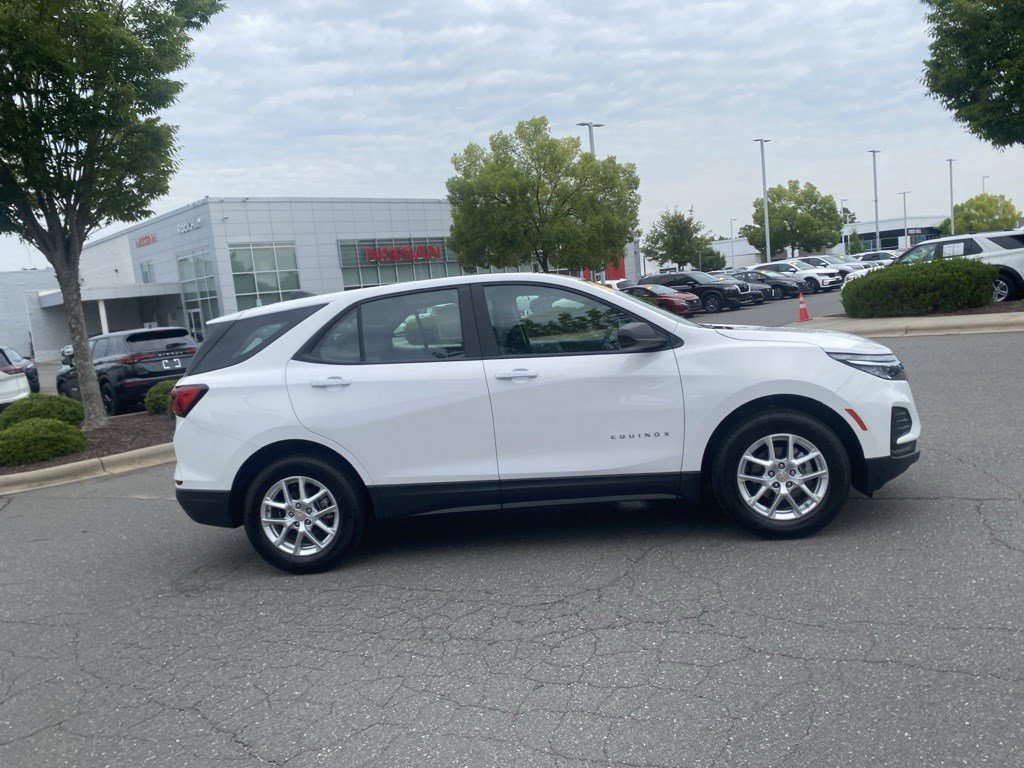 Used 2024 Chevrolet Equinox LS FWD image 4