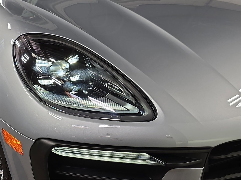Used 2024 Porsche Macan image 12