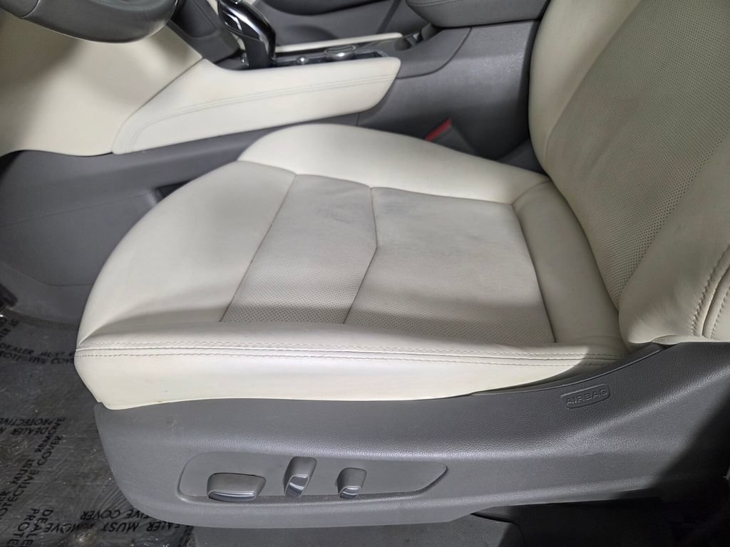 Used 2023 Cadillac XT5 Premium Luxury w/ Technology Package AWD/4WD image 11