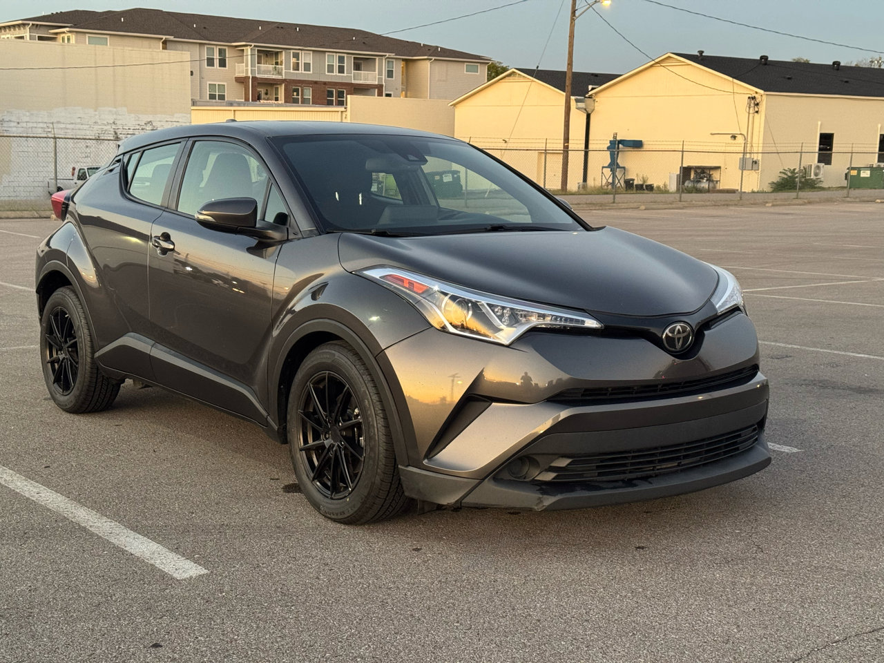 Used 2019 Toyota C-HR LE image 2