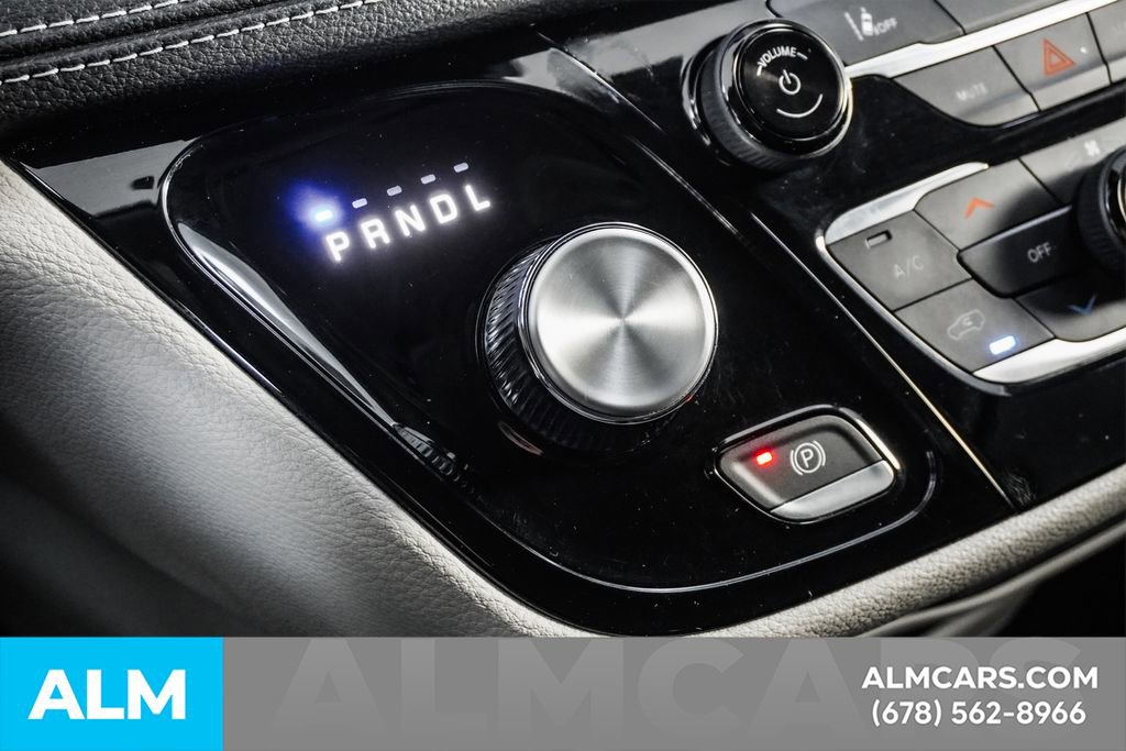 Used 2024 Chrysler Pacifica Select image 40