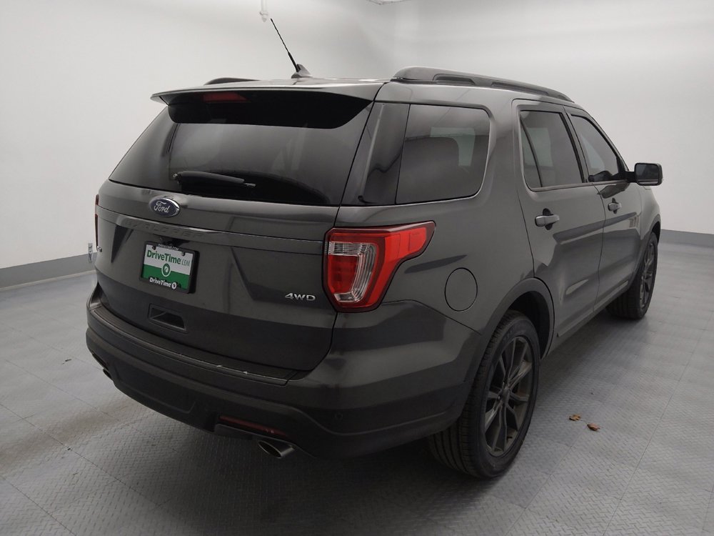 Used 2018 Ford Explorer XLT w/ Equipment Group 202A image 9