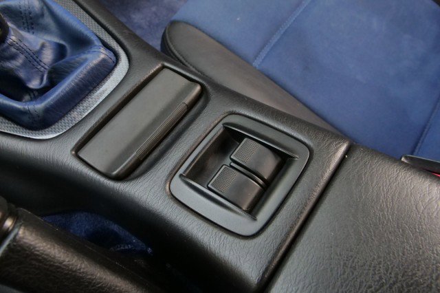 Used 1999 MAZDA MX-5 Miata 10th Anniversary Edition RWD image 25