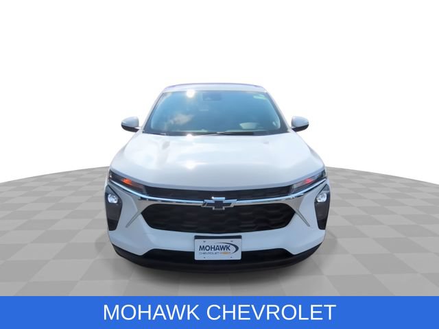 Used 2024 Chevrolet Trax LS w/ LS Convenience Package FWD image 3