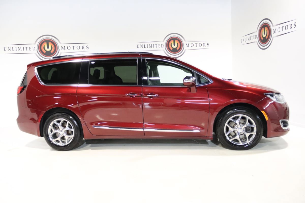 Used 2018 Chrysler Pacifica Limited FWD image 32