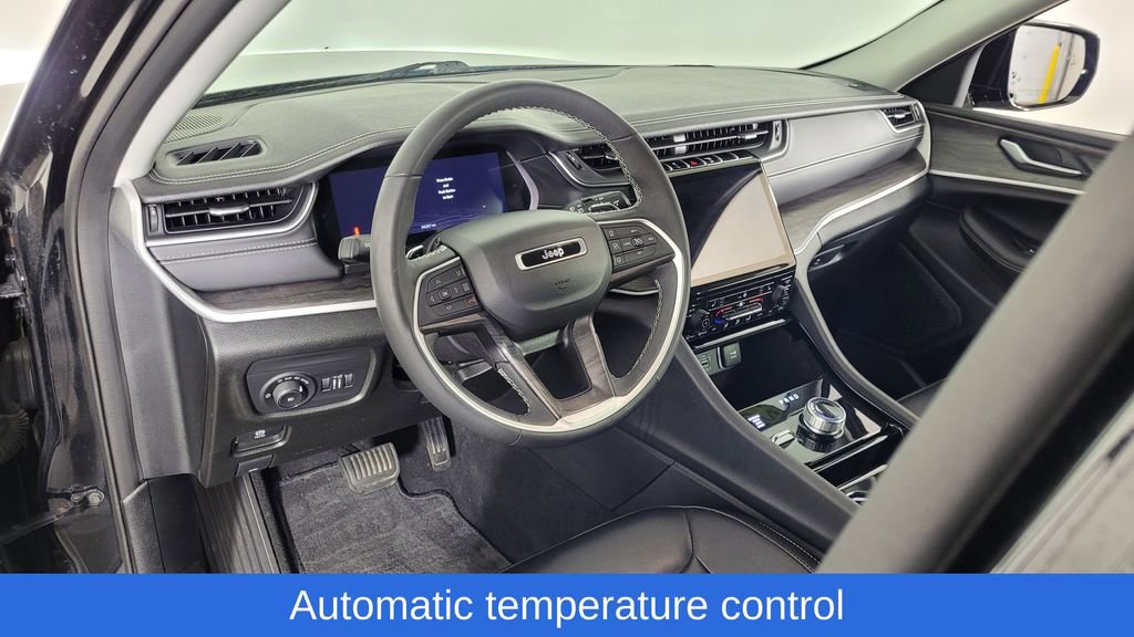 Used 2023 Jeep Grand Cherokee Limited w/ Black Appearance Package image 11