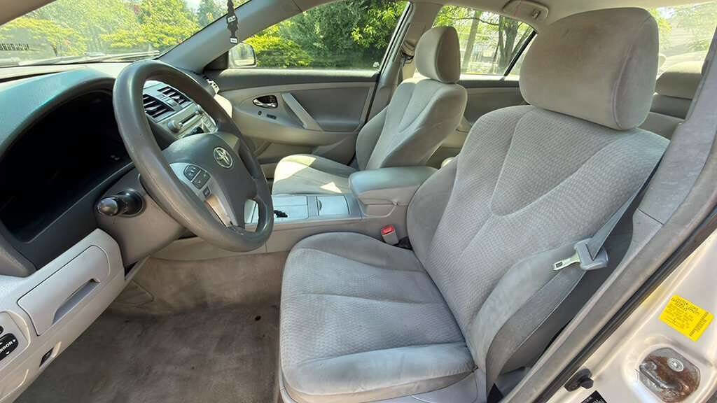 Used 2011 Toyota Camry LE FWD image 13