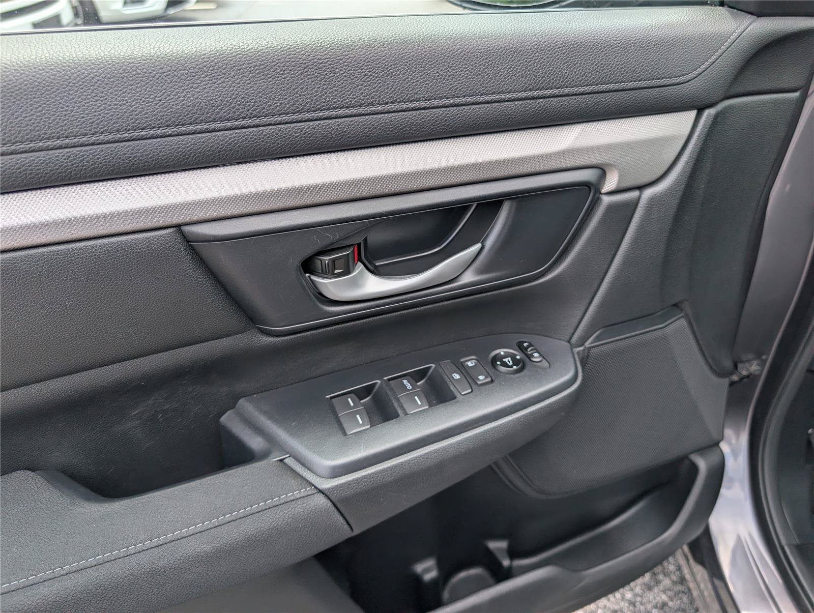 Used 2019 Honda CR-V LX image 19