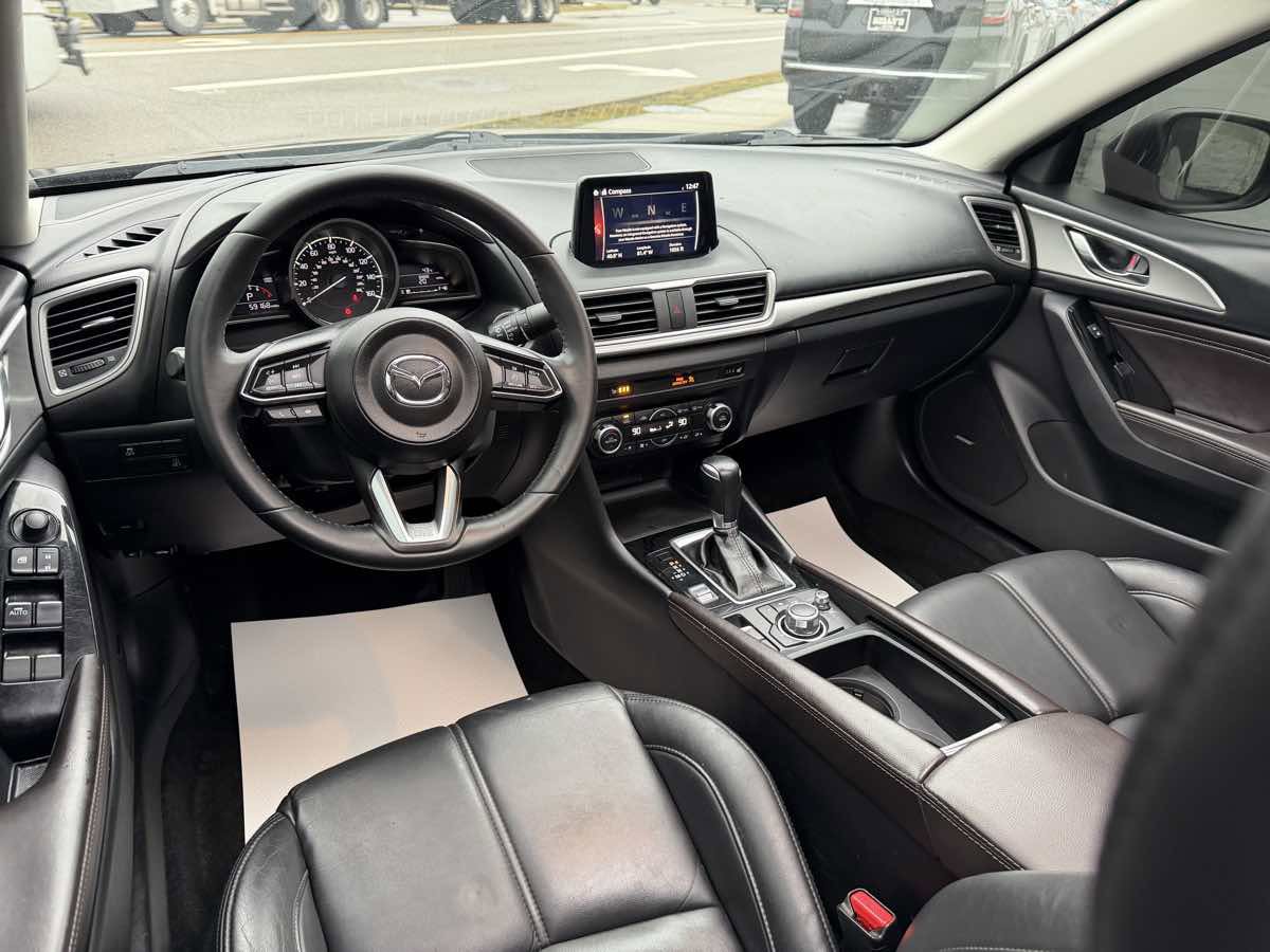 Used 2018 MAZDA MAZDA3 Touring image 12
