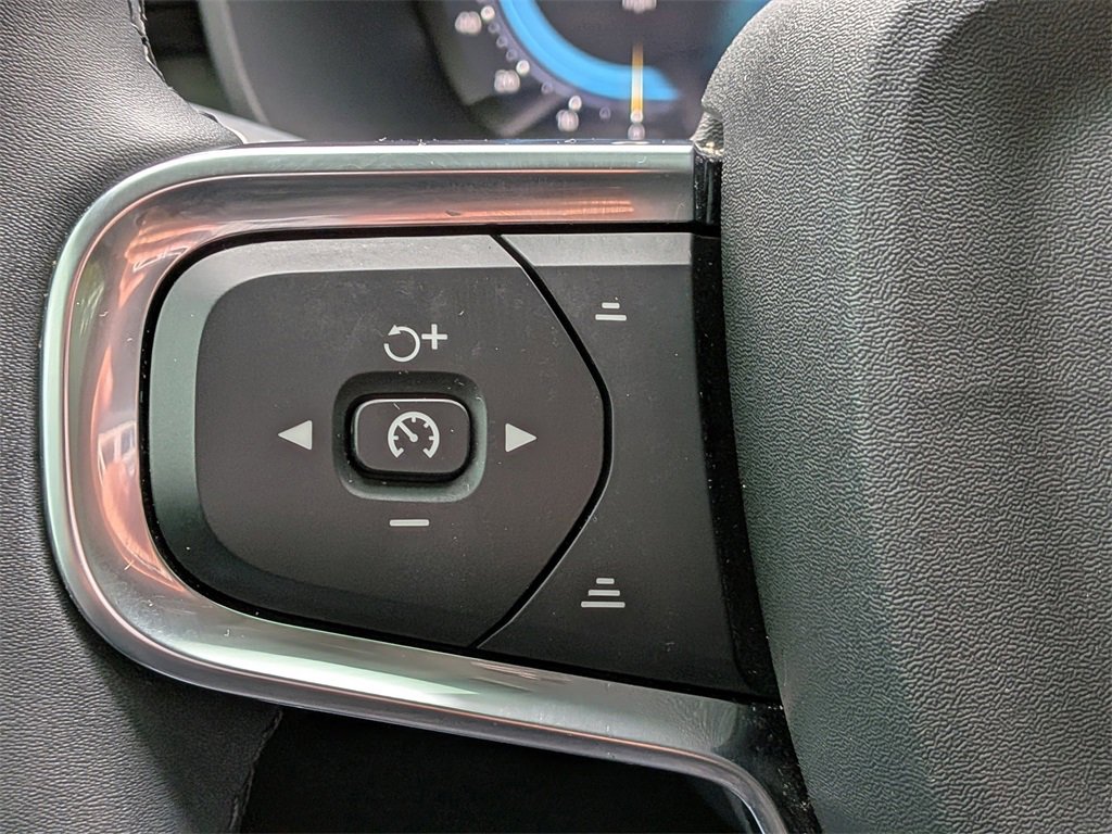 Certified 2024 Volvo XC40 B5 Core image 27