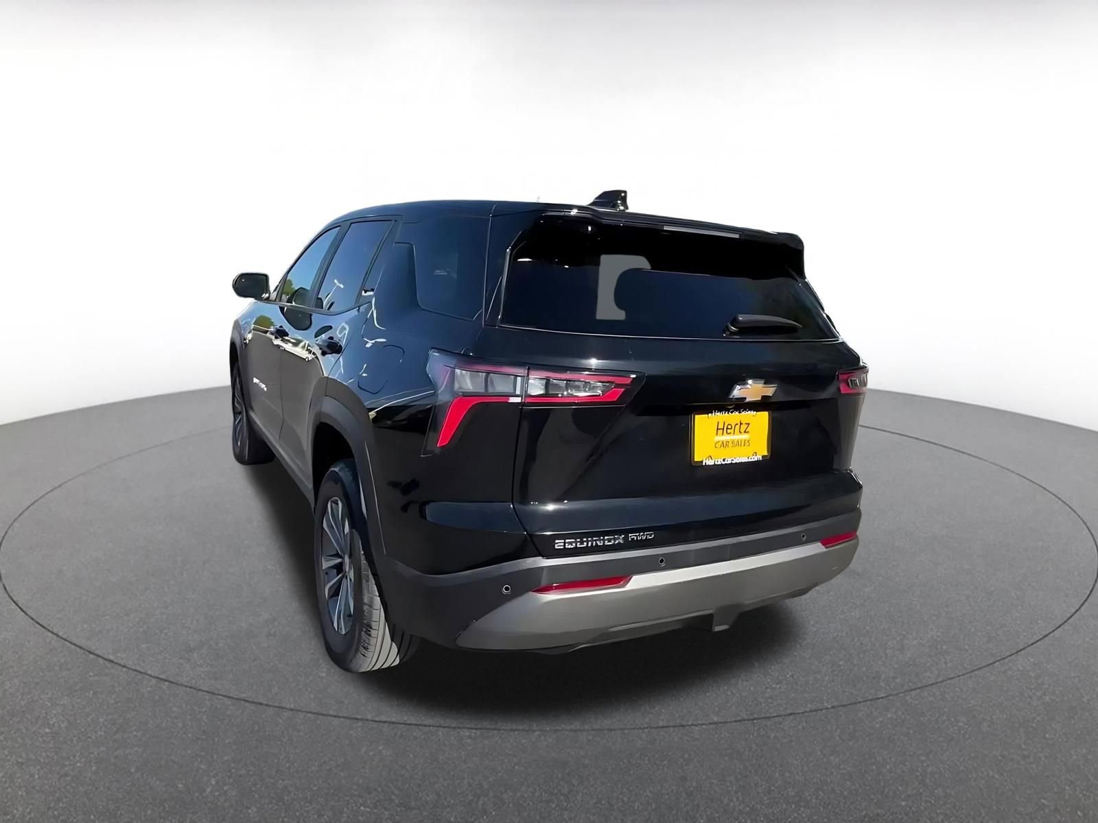 Used 2025 Chevrolet Equinox LT AWD/4WD image 11