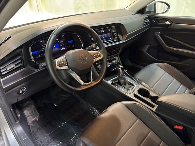 Certified 2023 Volkswagen Jetta SE w/ Panoramic Sunroof Package image 25