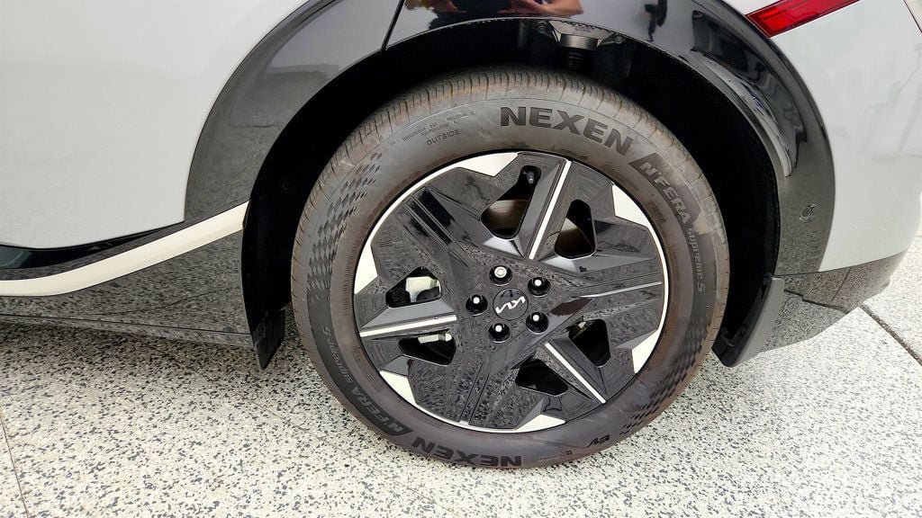 Used 2025 Kia EV6 Wind RWD image 9