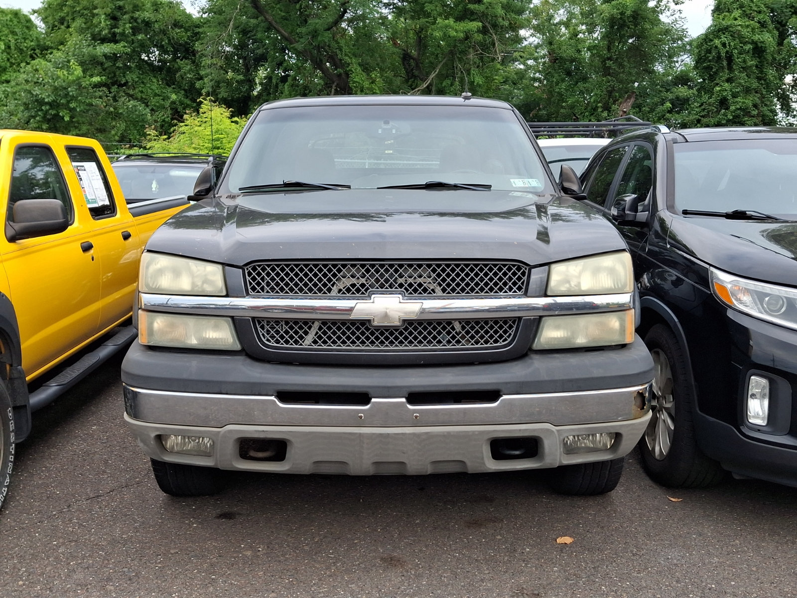 Used 2003 Chevrolet Avalanche 4x4 w/ Personal Security Package image 2