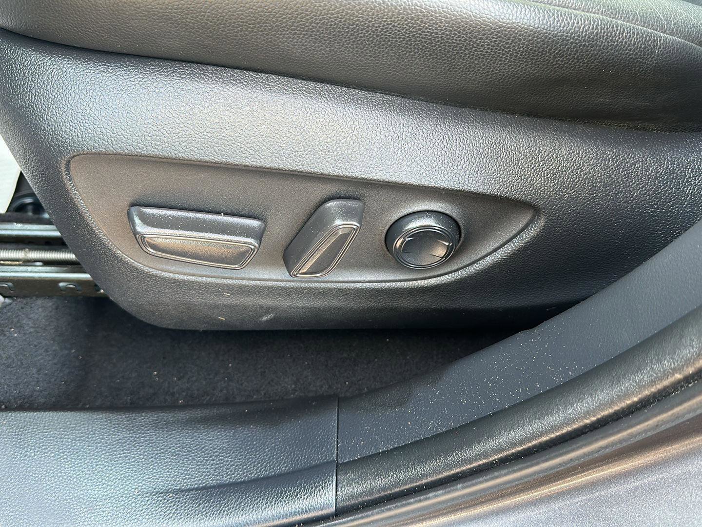 Used 2021 Toyota Highlander XLE image 26