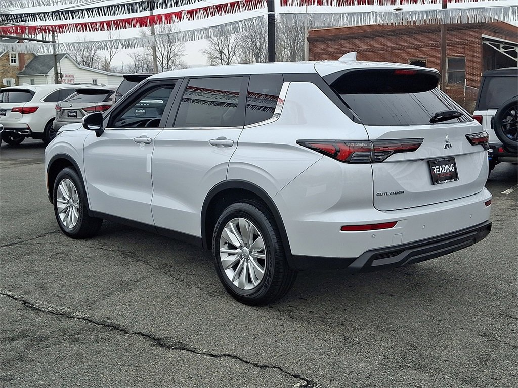 New 2026 Mitsubishi Outlander ES image 5