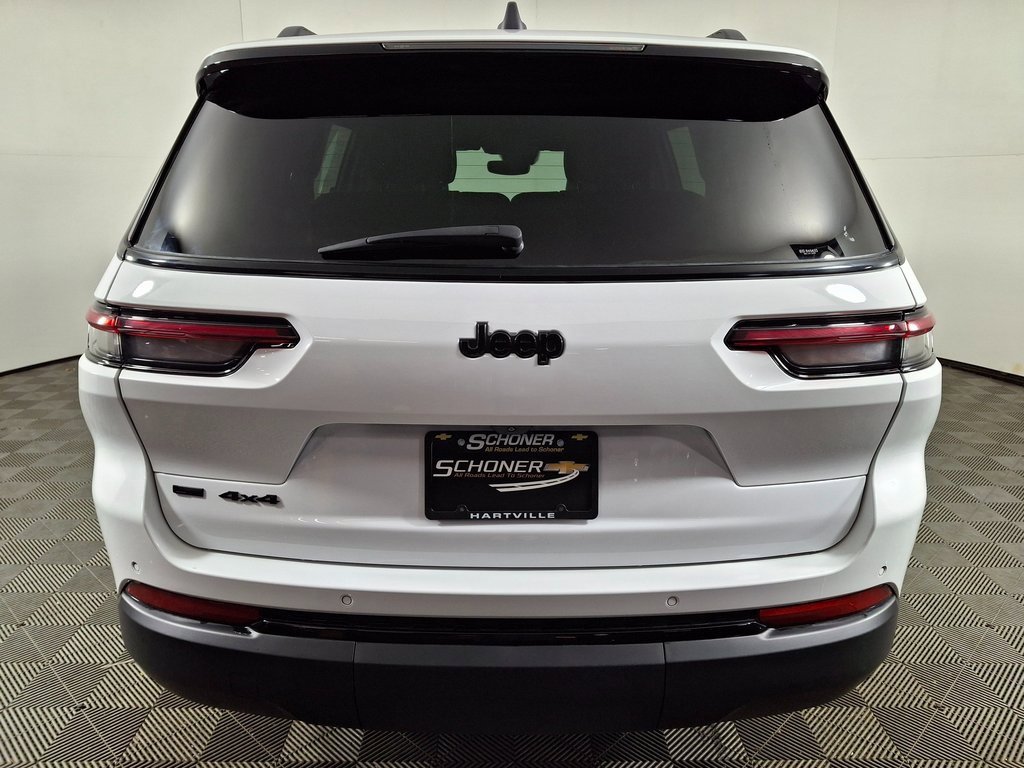 Used 2022 Jeep Grand Cherokee L Laredo image 4