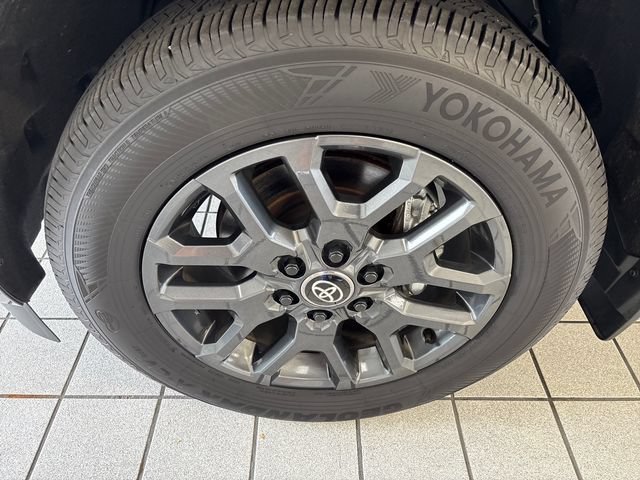 Used 2026 Toyota Sequoia Platinum AWD/4WD image 5