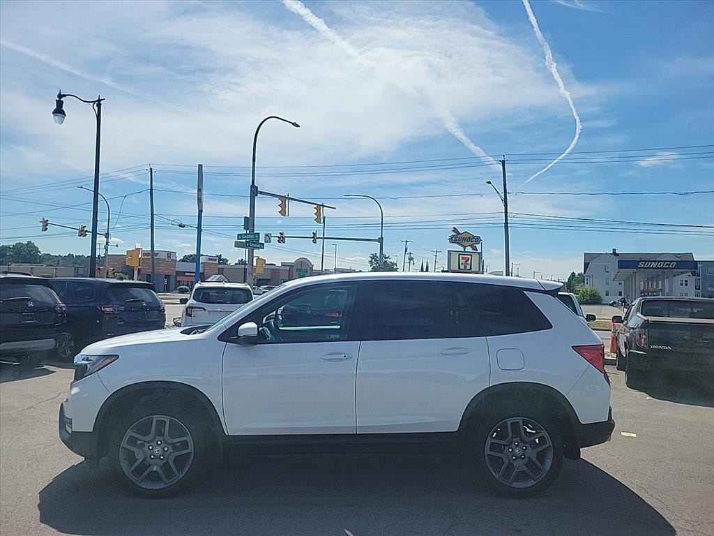 Used 2023 Honda Passport EX-L image 2