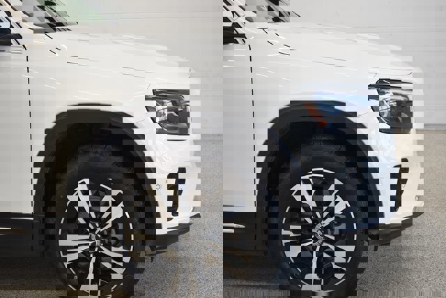 New 2025 Mercedes-Benz GLB 250 4MATIC image 13