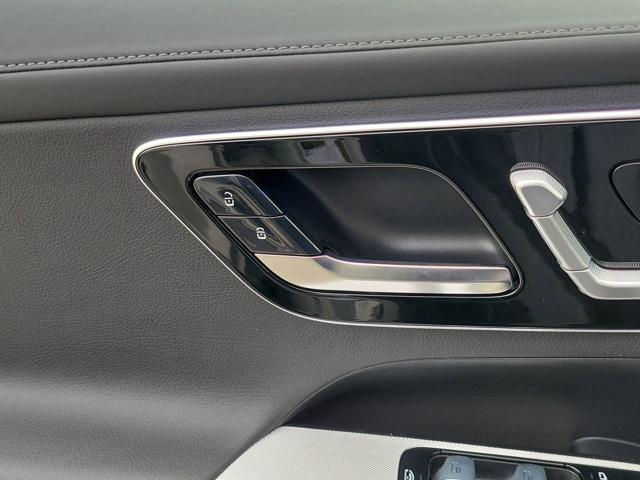 New 2026 Mercedes-Benz GLC 300 image 23
