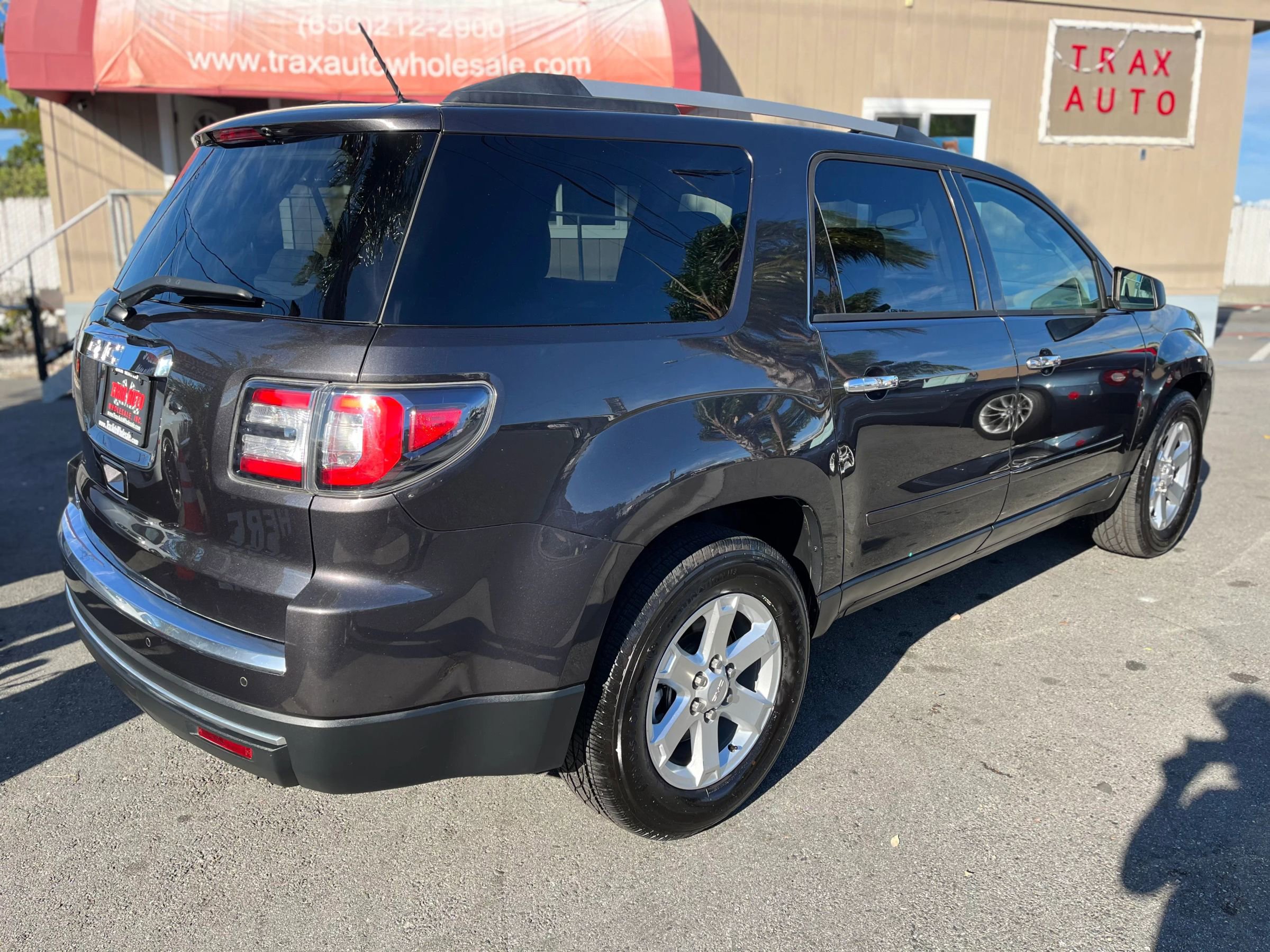 Used 2015 GMC Acadia SLE FWD image 4
