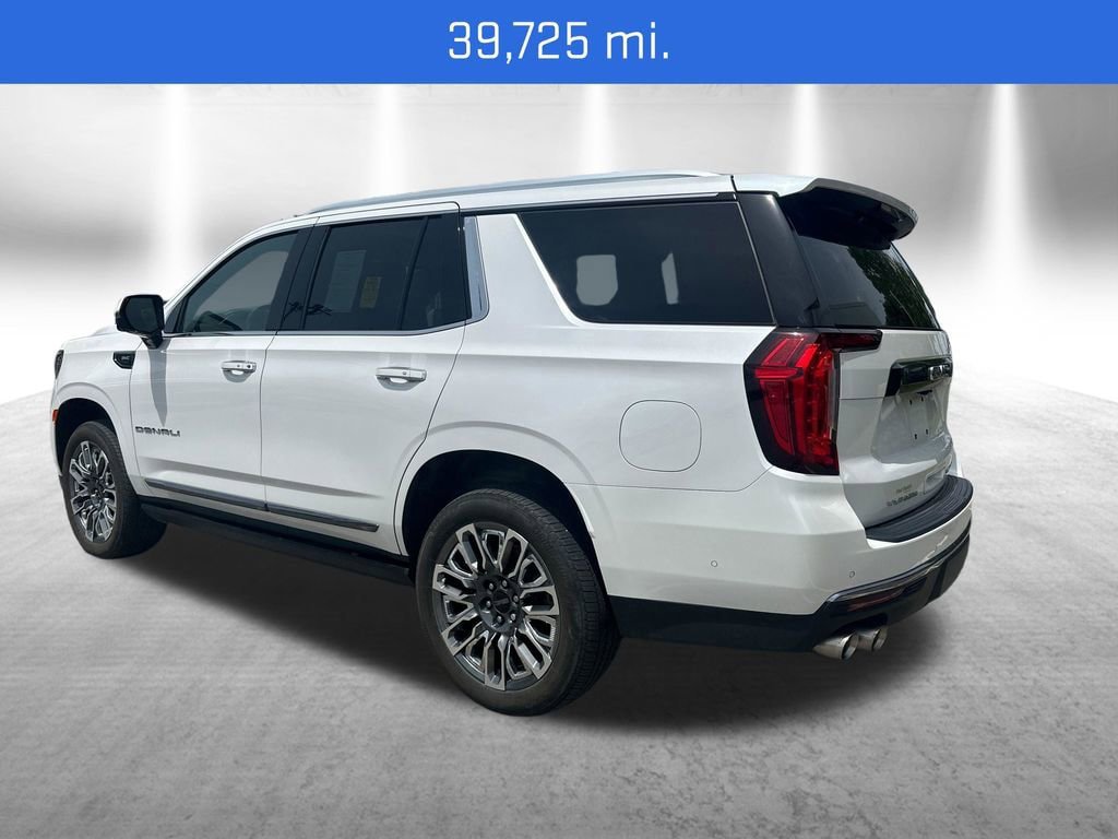 Used 2023 GMC Yukon Denali Ultimate AWD/4WD image 3