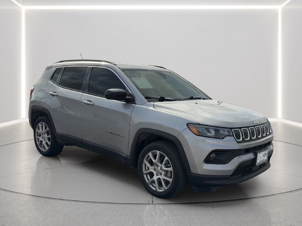 Used 2022 Jeep Compass Latitude AWD/4WD image 3