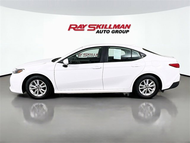 Used 2025 Toyota Camry LE image 4